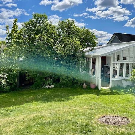Charmigt Sekelskifteshus Med Naerhet Till Det Mesta Eskilstuna Exterior foto