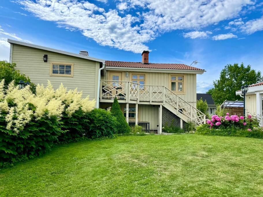 Charmigt Sekelskifteshus Med Naerhet Till Det Mesta Eskilstuna Exterior foto