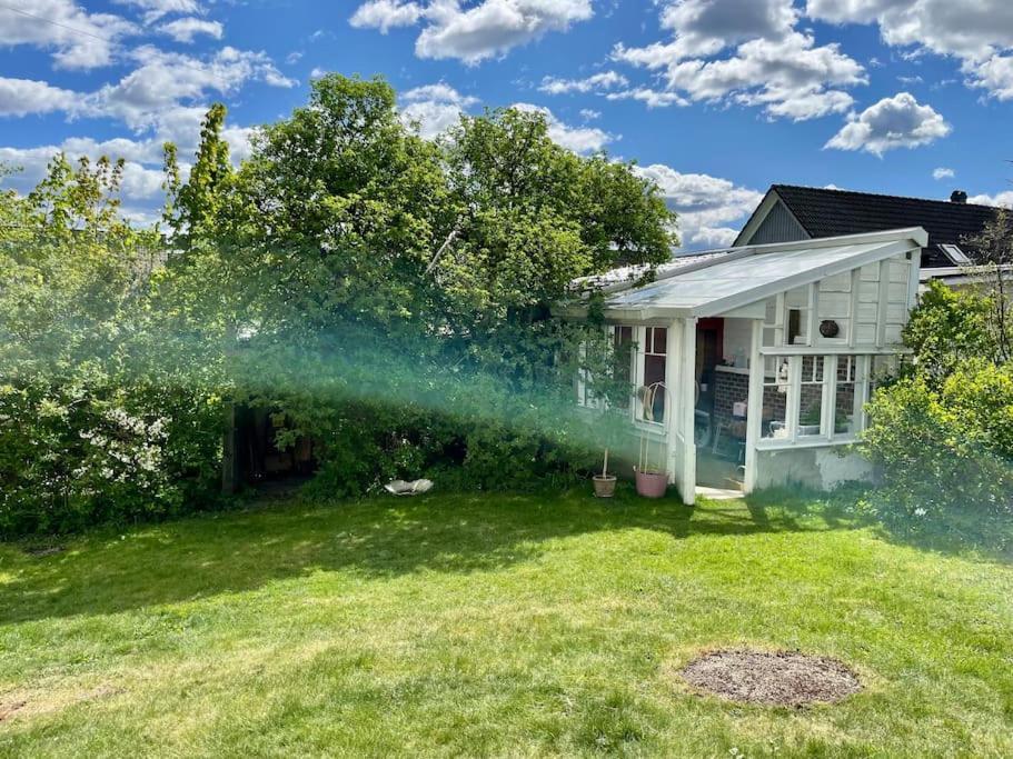Charmigt Sekelskifteshus Med Naerhet Till Det Mesta Eskilstuna Exterior foto